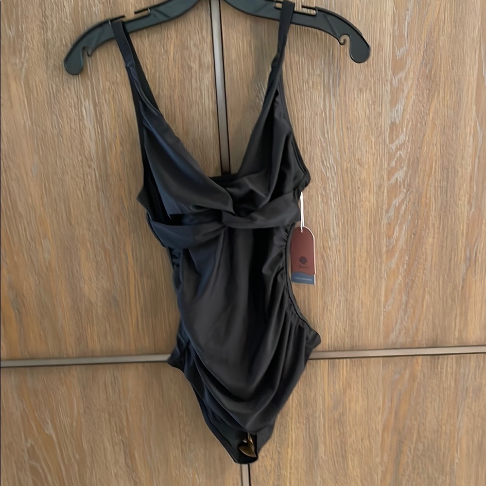Sleek Black One-Piece Swimsuit with High-Cut Legs and Bow Detail